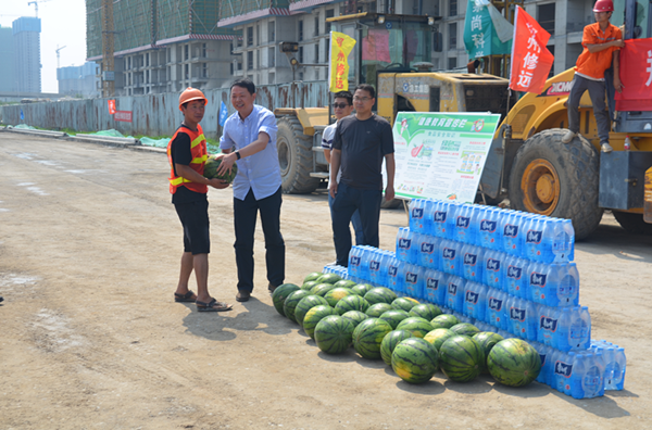 拼搏在线官网-拼搏(中国)
开展夏季送清凉慰问市政工程一线活动
